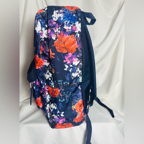 jansport backpack morning bloom Big Student A single large main compartment is accessible via a zipper Jansport Cross Town Backpack -